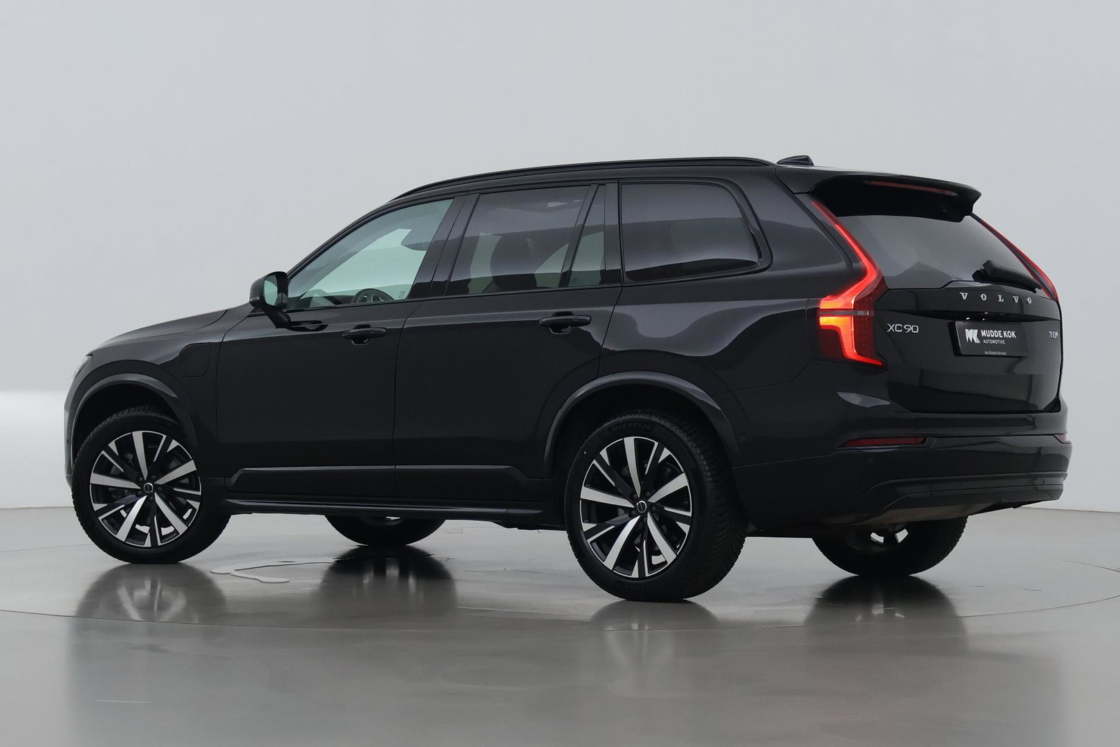Volvo XC90 T8 Ultra Dark | Bowers&Wilkins | Stoelventilatie | Trekhaak | Panoramadak | 360° Camera | Massage | Head-Up | ACC
