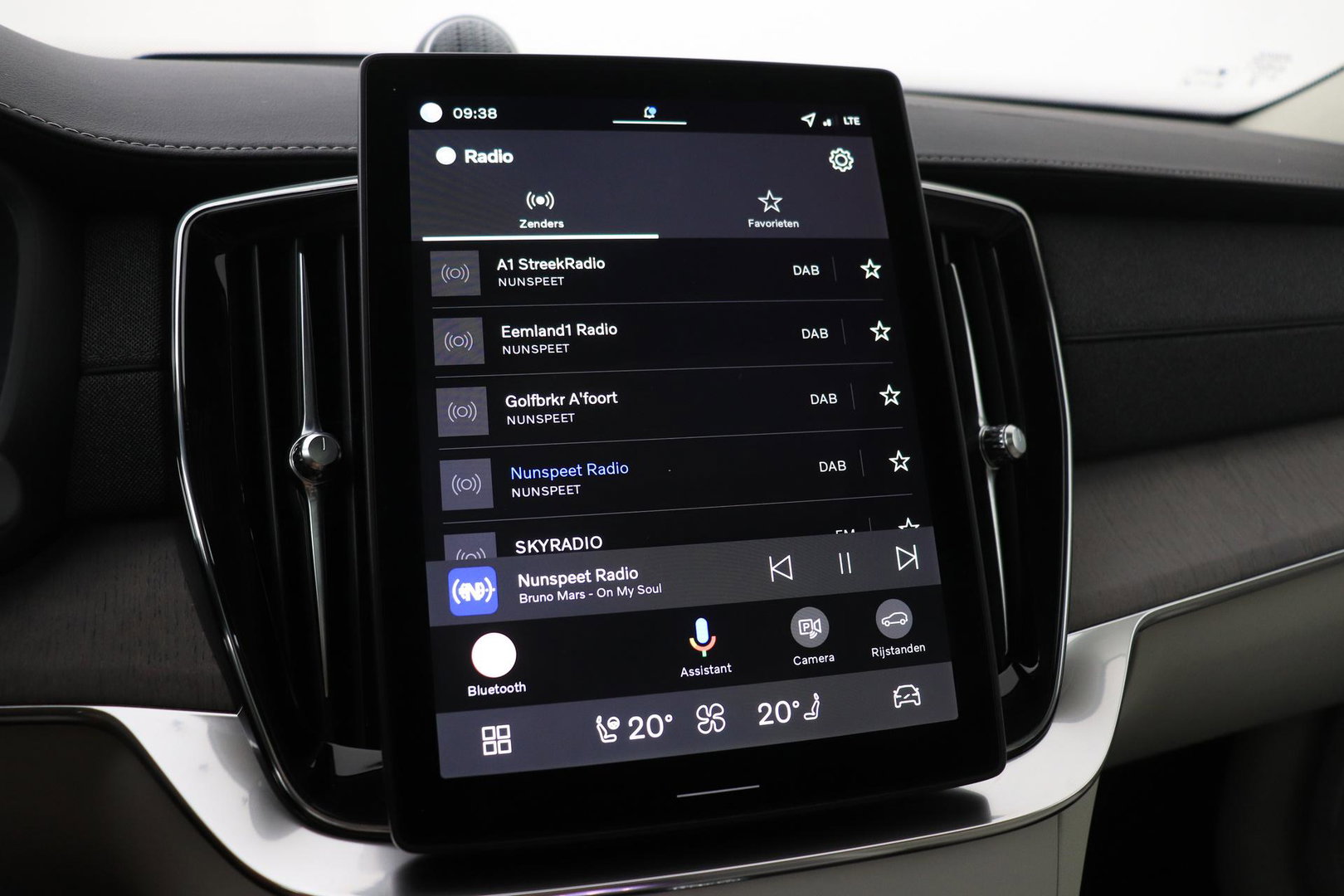 Volvo XC90 T8 Ultra Dark | Bowers&Wilkins | Stoelventilatie | Trekhaak | Panoramadak | 360° Camera | Massage | Head-Up | ACC