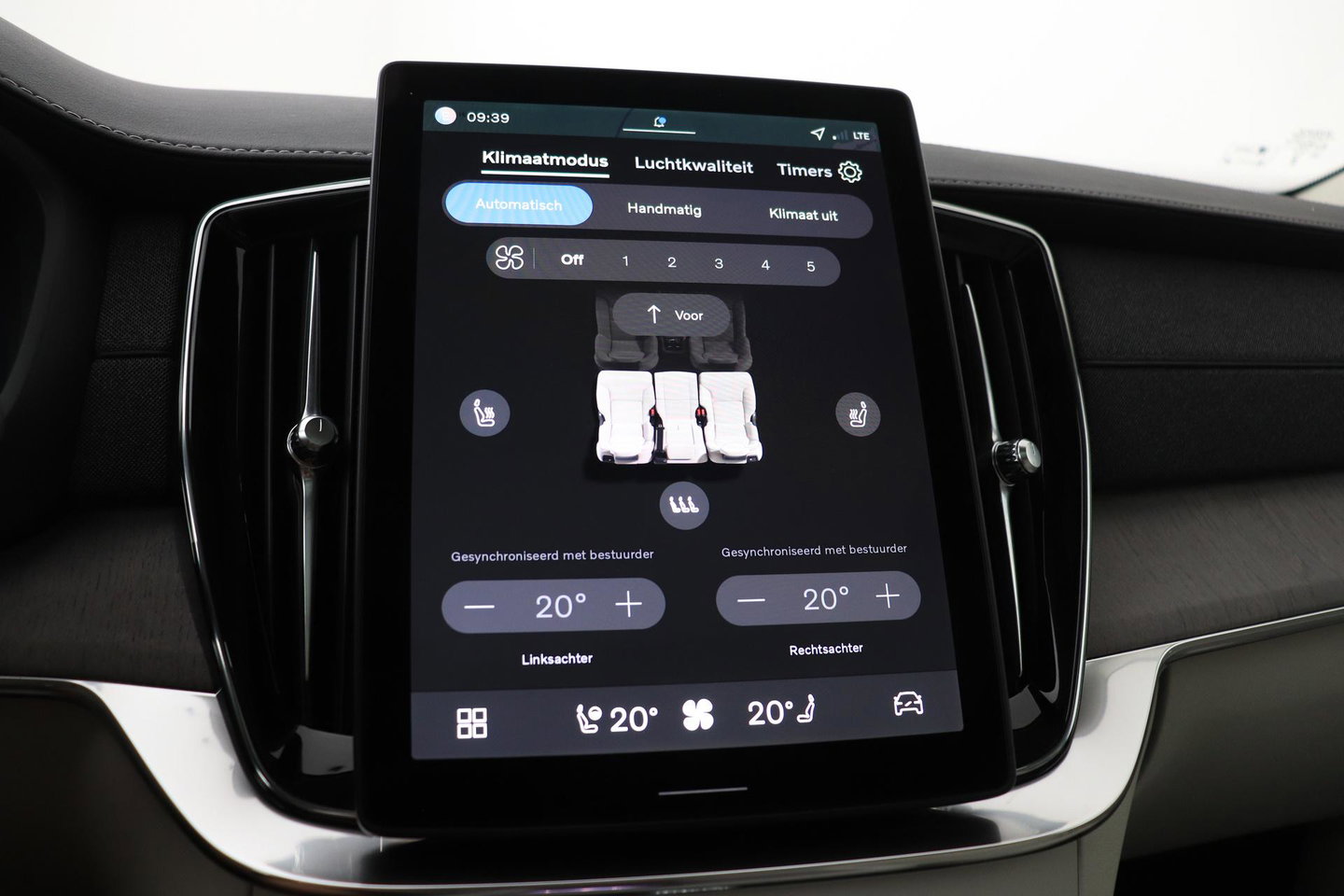Volvo XC90 T8 Ultra Dark | Bowers&Wilkins | Stoelventilatie | Trekhaak | Panoramadak | 360° Camera | Massage | Head-Up | ACC