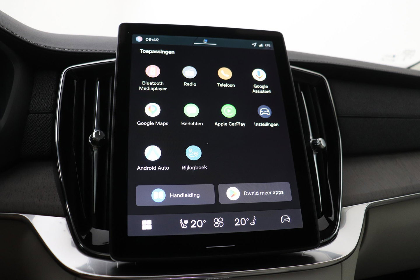 Volvo XC90 T8 Ultra Dark | Bowers&Wilkins | Stoelventilatie | Trekhaak | Panoramadak | 360° Camera | Massage | Head-Up | ACC