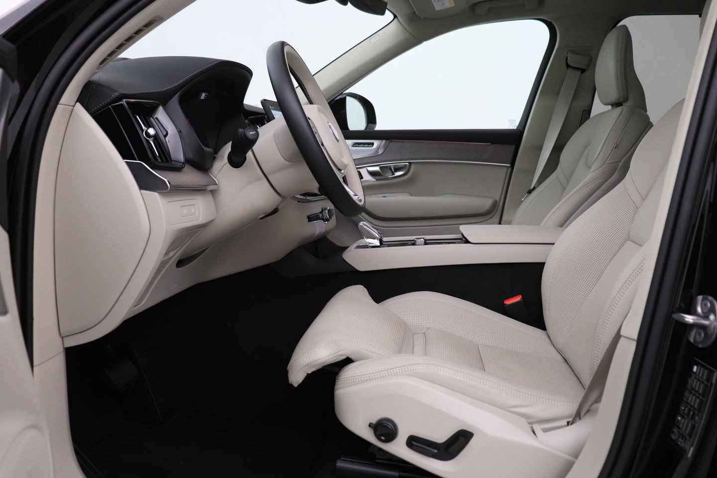 Volvo XC90 T8 Ultra Dark | Bowers&Wilkins | Stoelventilatie | Trekhaak | Panoramadak | 360° Camera | Massage | Head-Up | ACC