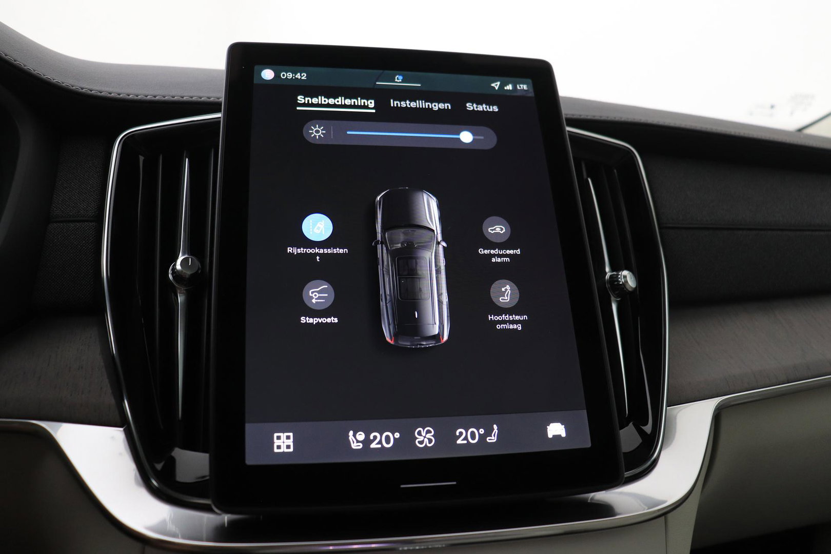 Volvo XC90 T8 Ultra Dark | Bowers&Wilkins | Stoelventilatie | Trekhaak | Panoramadak | 360° Camera | Massage | Head-Up | ACC