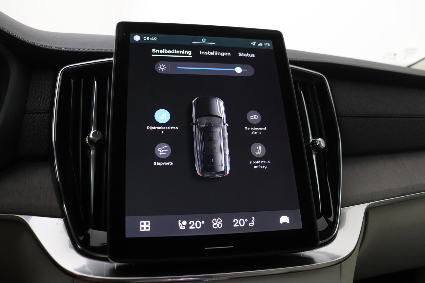 Volvo XC90 T8 Ultra Dark | Bowers&Wilkins | Stoelventilatie | Trekhaak | Panoramadak | 360° Camera | Massage | Head-Up | ACC