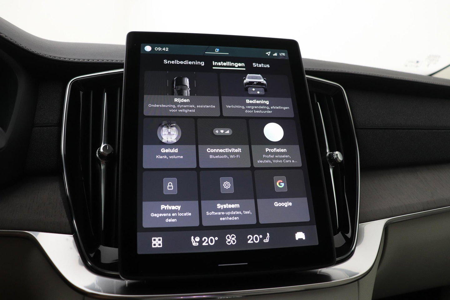 Volvo XC90 T8 Ultra Dark | Bowers&Wilkins | Stoelventilatie | Trekhaak | Panoramadak | 360° Camera | Massage | Head-Up | ACC