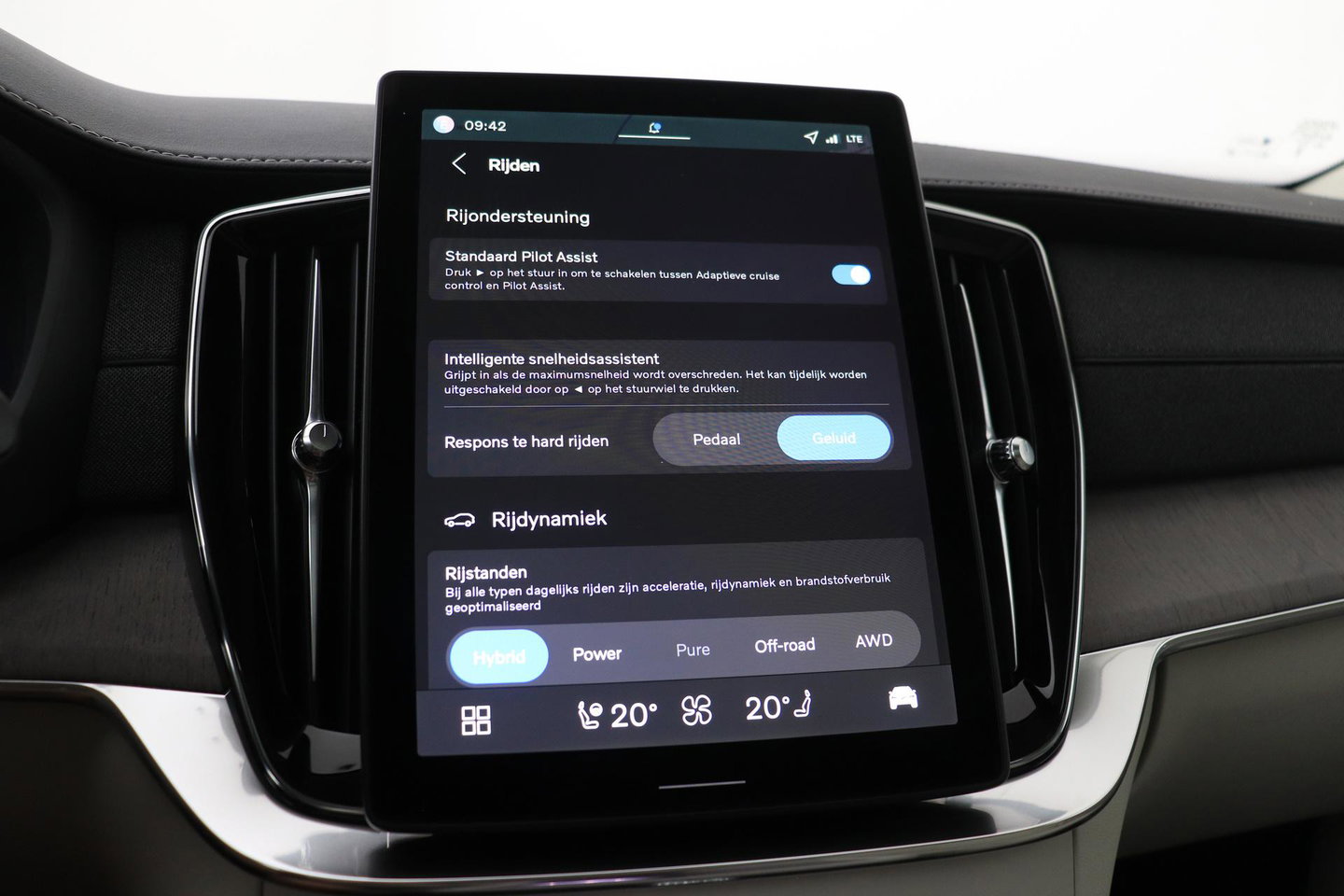 Volvo XC90 T8 Ultra Dark | Bowers&Wilkins | Stoelventilatie | Trekhaak | Panoramadak | 360° Camera | Massage | Head-Up | ACC