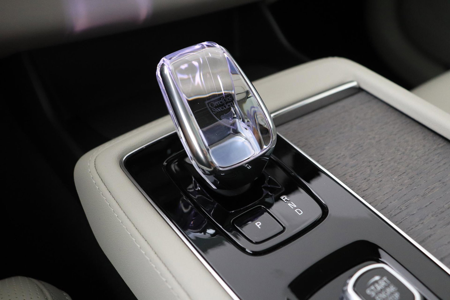 Volvo XC90 T8 Ultra Dark | Bowers&Wilkins | Stoelventilatie | Trekhaak | Panoramadak | 360° Camera | Massage | Head-Up | ACC