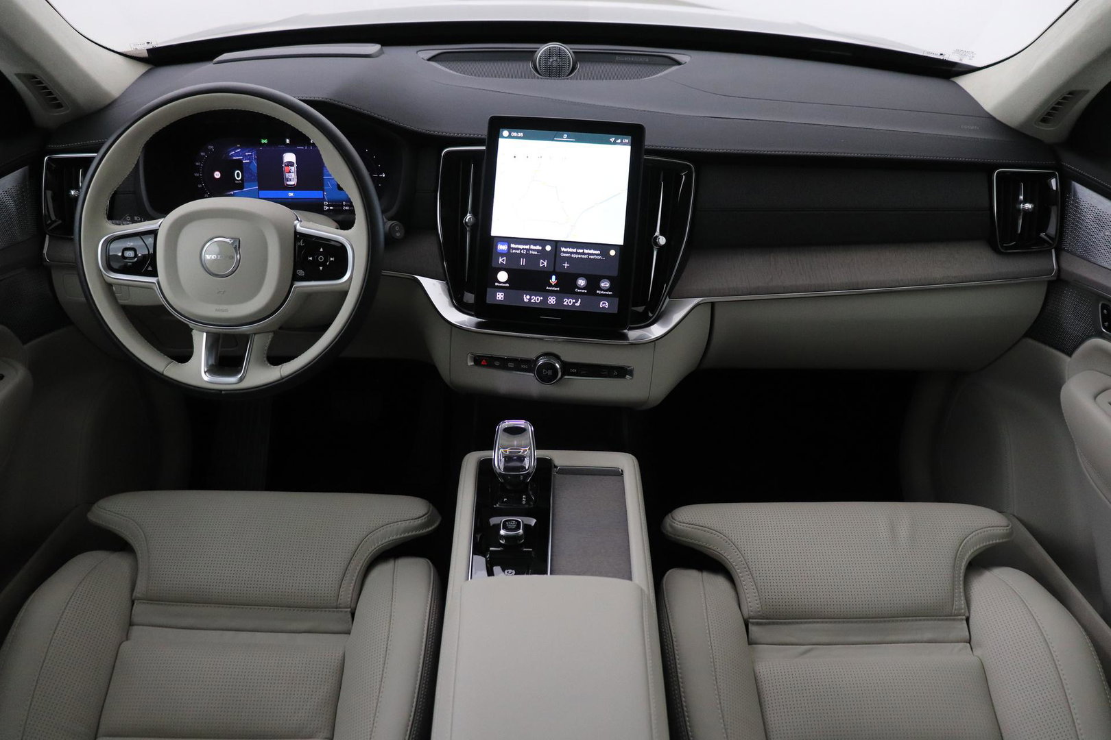 Volvo XC90 T8 Ultra Dark | Bowers&Wilkins | Stoelventilatie | Trekhaak | Panoramadak | 360° Camera | Massage | Head-Up | ACC