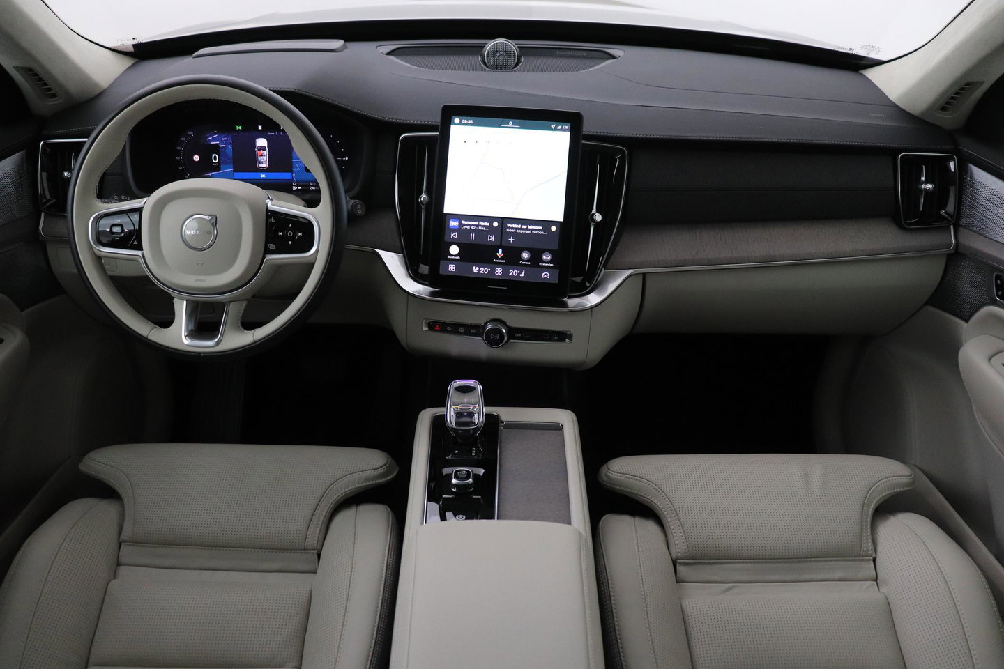 Volvo XC90 T8 Ultra Dark | Bowers&Wilkins | Stoelventilatie | Trekhaak | Panoramadak | 360° Camera | Massage | Head-Up | ACC