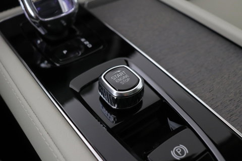 Volvo XC90 T8 Ultra Dark | Bowers&Wilkins | Stoelventilatie | Trekhaak | Panoramadak | 360° Camera | Massage | Head-Up | ACC