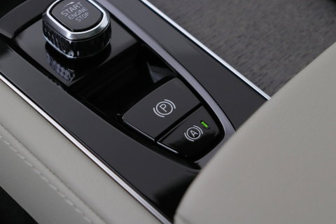 Volvo XC90 T8 Ultra Dark | Bowers&Wilkins | Stoelventilatie | Trekhaak | Panoramadak | 360° Camera | Massage | Head-Up | ACC