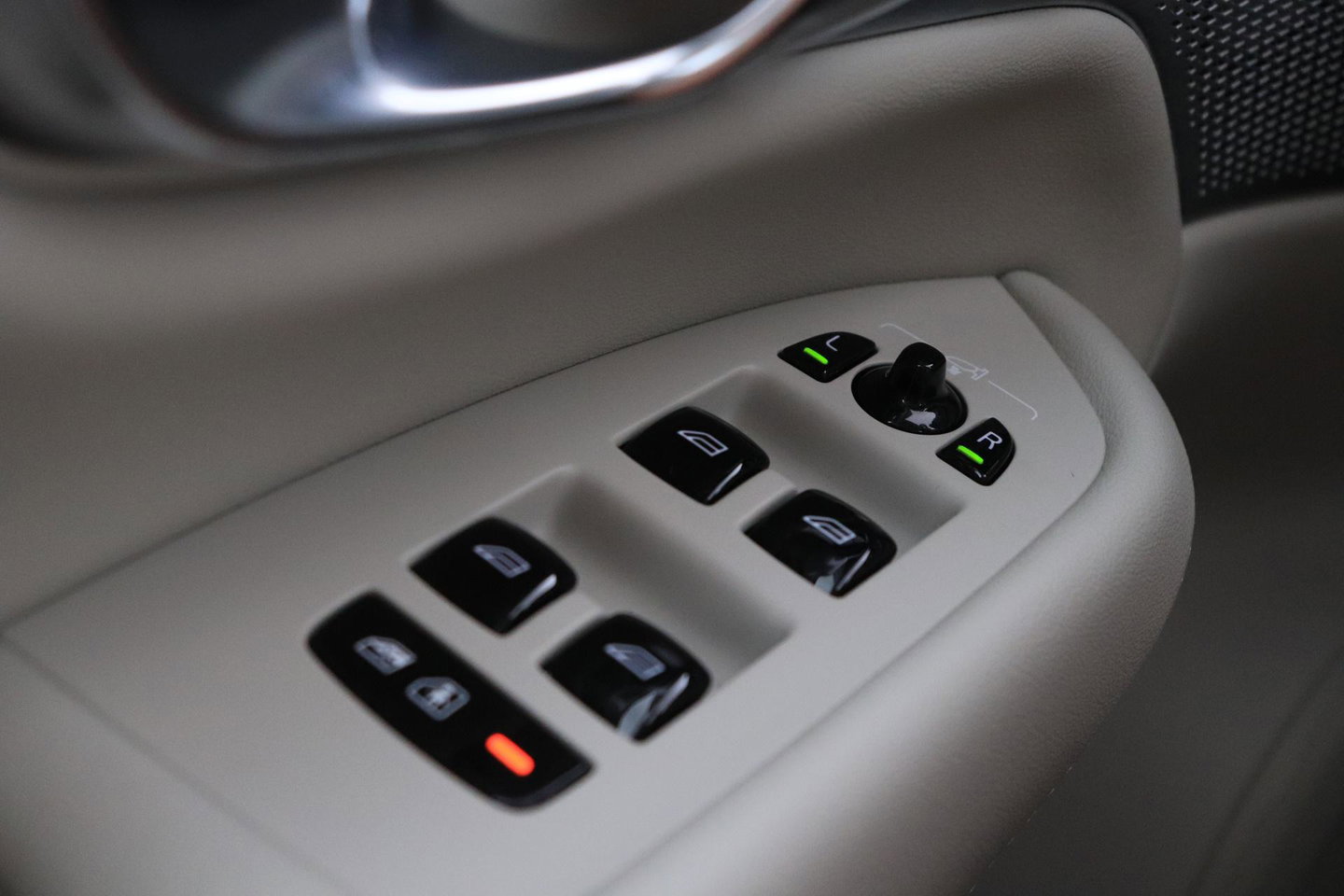 Volvo XC90 T8 Ultra Dark | Bowers&Wilkins | Stoelventilatie | Trekhaak | Panoramadak | 360° Camera | Massage | Head-Up | ACC