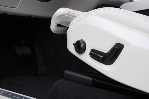 Volvo XC90 T8 Ultra Dark | Bowers&Wilkins | Stoelventilatie | Trekhaak | Panoramadak | 360° Camera | Massage | Head-Up | ACC