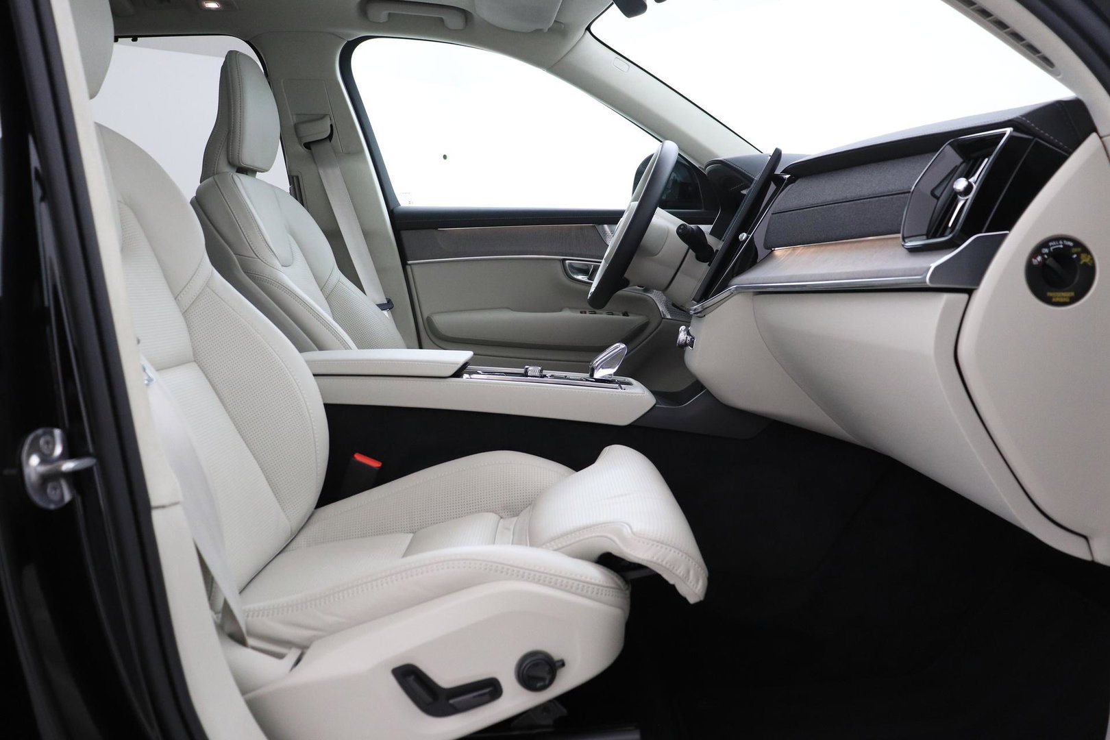 Volvo XC90 T8 Ultra Dark | Bowers&Wilkins | Stoelventilatie | Trekhaak | Panoramadak | 360° Camera | Massage | Head-Up | ACC