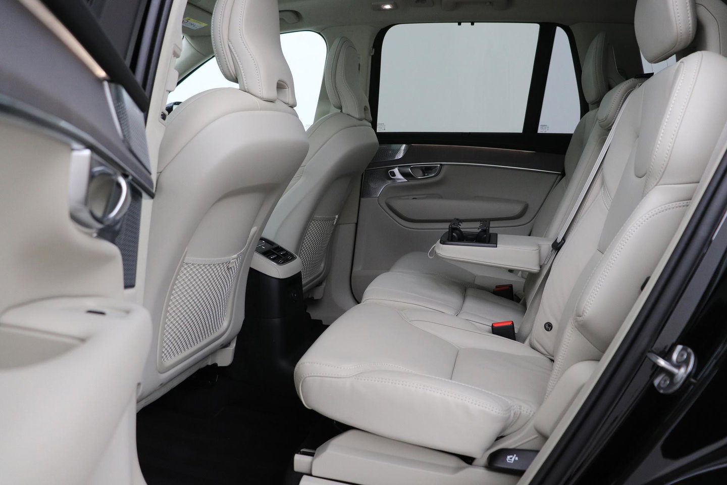 Volvo XC90 T8 Ultra Dark | Bowers&Wilkins | Stoelventilatie | Trekhaak | Panoramadak | 360° Camera | Massage | Head-Up | ACC