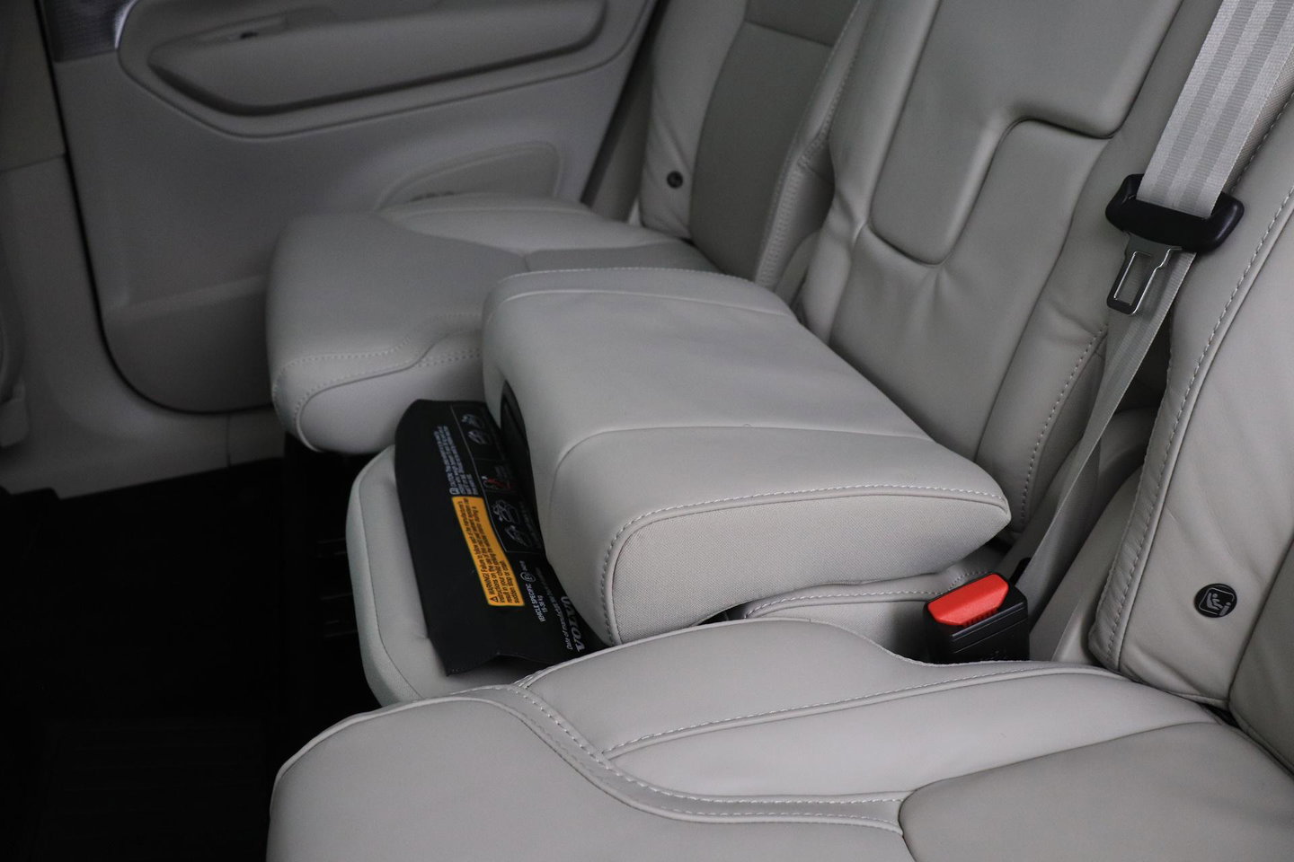 Volvo XC90 T8 Ultra Dark | Bowers&Wilkins | Stoelventilatie | Trekhaak | Panoramadak | 360° Camera | Massage | Head-Up | ACC