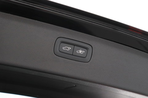 Volvo XC90 T8 Ultra Dark | Bowers&Wilkins | Stoelventilatie | Trekhaak | Panoramadak | 360° Camera | Massage | Head-Up | ACC