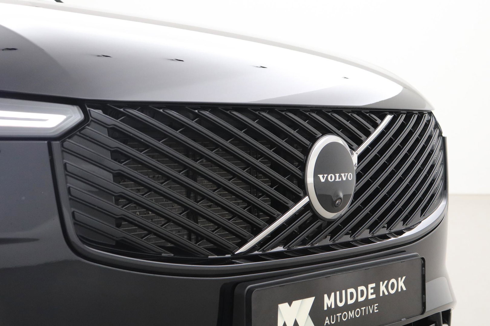 Volvo XC90 T8 Ultra Dark | Bowers&Wilkins | Stoelventilatie | Trekhaak | Panoramadak | 360° Camera | Massage | Head-Up | ACC