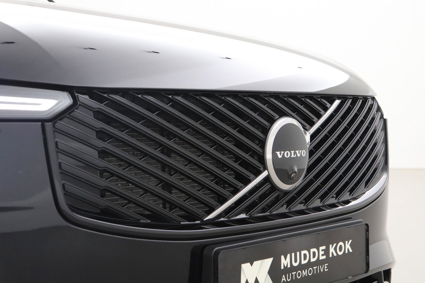 Volvo XC90 T8 Ultra Dark | Bowers&Wilkins | Stoelventilatie | Trekhaak | Panoramadak | 360° Camera | Massage | Head-Up | ACC