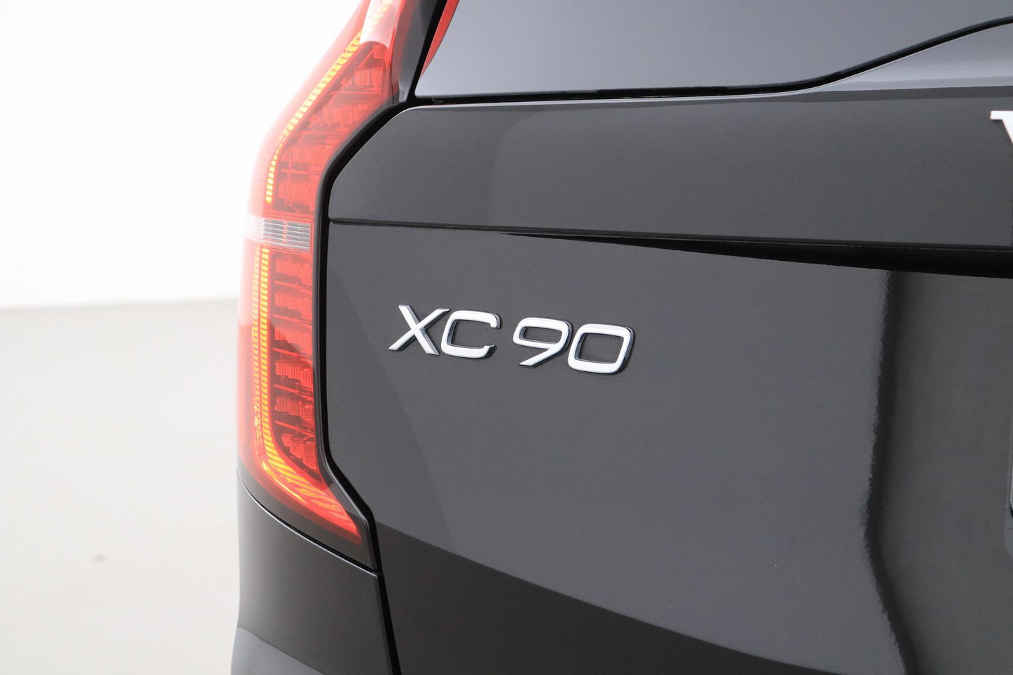 Volvo XC90 T8 Ultra Dark | Bowers&Wilkins | Stoelventilatie | Trekhaak | Panoramadak | 360° Camera | Massage | Head-Up | ACC