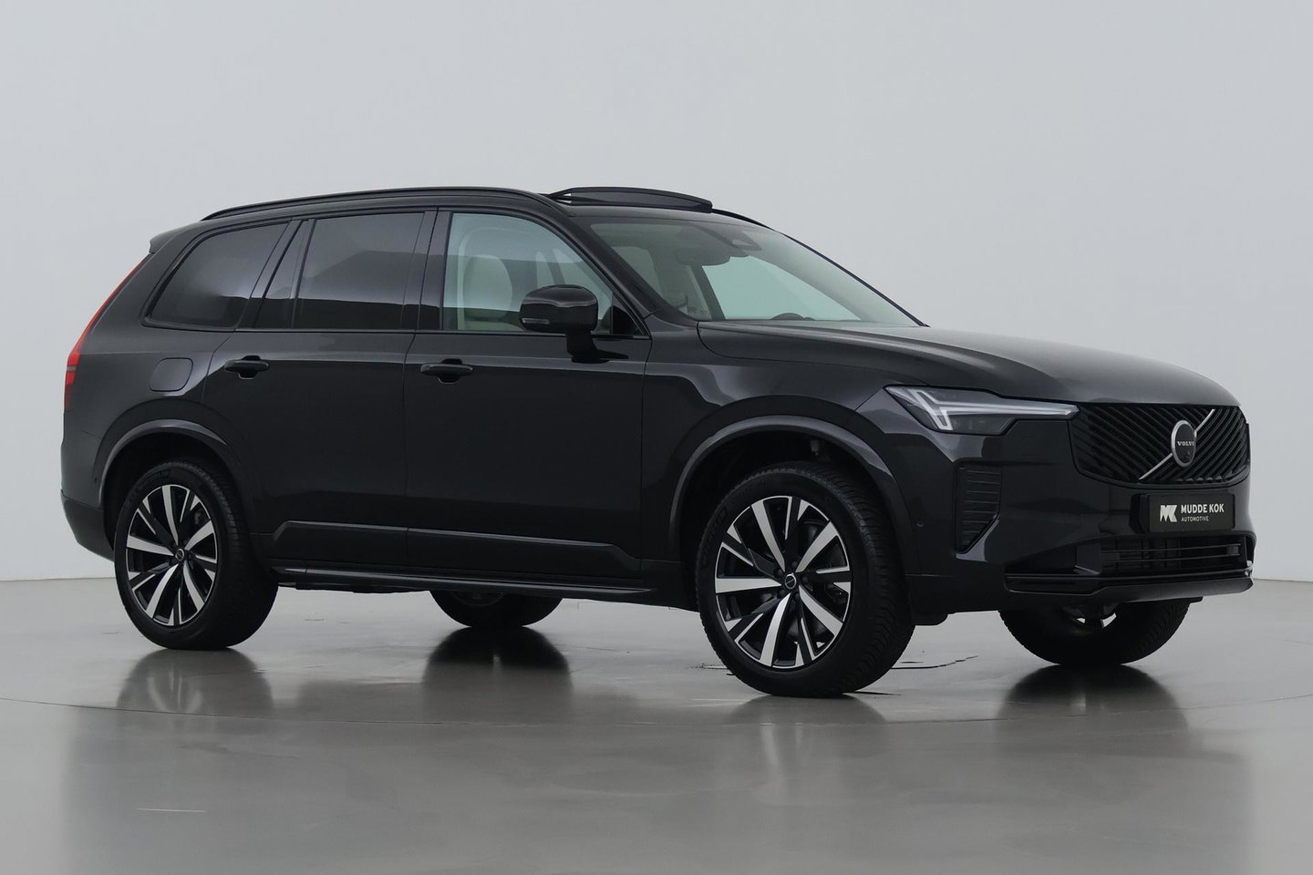 Volvo XC90 T8 Ultra Dark | Bowers&Wilkins | Stoelventilatie | Trekhaak | Panoramadak | 360° Camera | Massage | Head-Up | ACC