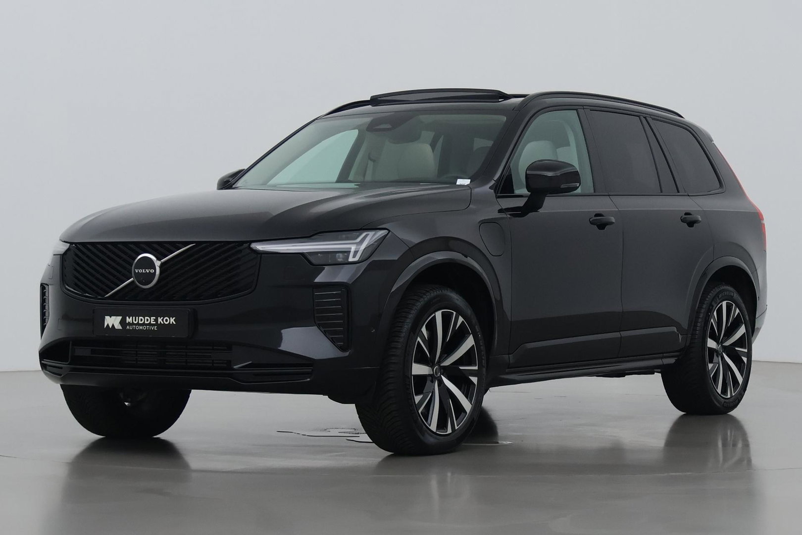 Volvo XC90 T8 Ultra Dark | Bowers&Wilkins | Stoelventilatie | Trekhaak | Panoramadak | 360° Camera | Massage | Head-Up | ACC