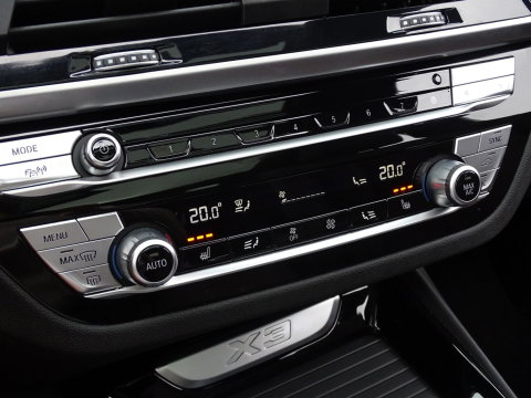 BMW X3 30e 292PK X-Drive M-Sport / Head-Up / panoramadak / BTW / 360°