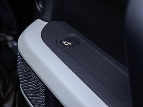 Land Rover Defender 110 P400e SE | 24.900 km | BTW auto | SOH 95,1%