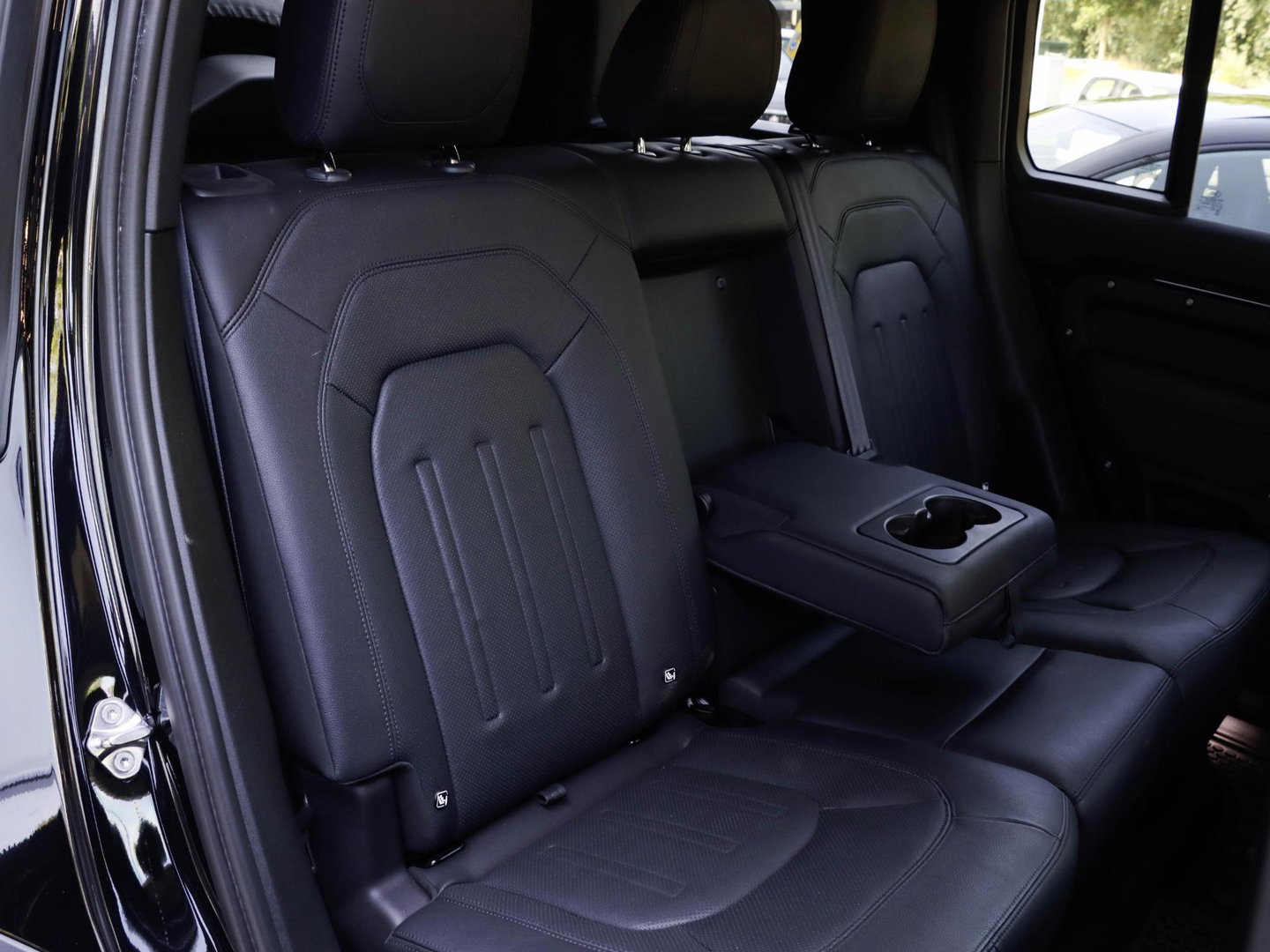 Land Rover Defender 110 P400e SE | 24.900 km | BTW auto | SOH 95,1%