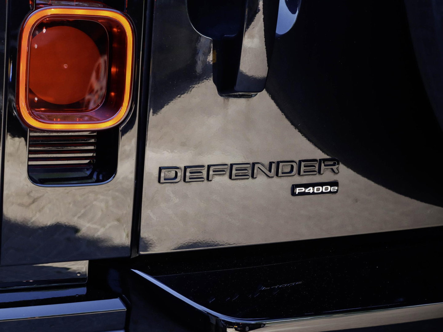 Land Rover Defender 110 P400e SE | 24.900 km | BTW auto | SOH 95,1%