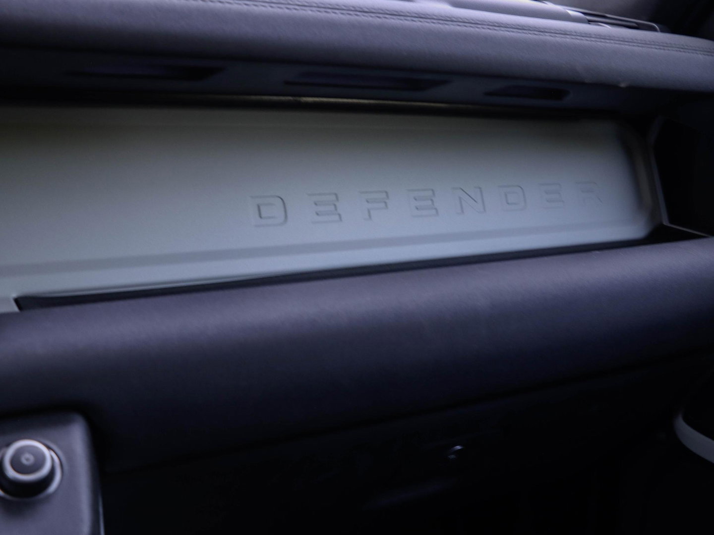 Land Rover Defender 110 P400e SE | 24.900 km | BTW auto | SOH 95,1%