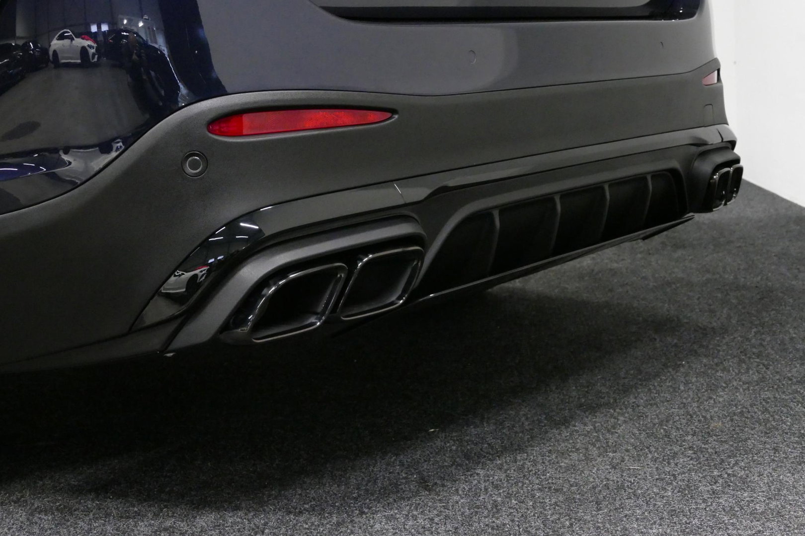 Mercedes-Benz GLC 300e 4MATIC AMG Line / GLC63s AMG diffuser / Panamericana Grille / Achterasbesturing / Panoramadak / Luchtvering / Elektr. verstelbare stoelen (memory) / Burmester 3D Surround Sound / Digital Light (laser) / HUD / Rondomzichtcamera / Apple Carplay - Andro