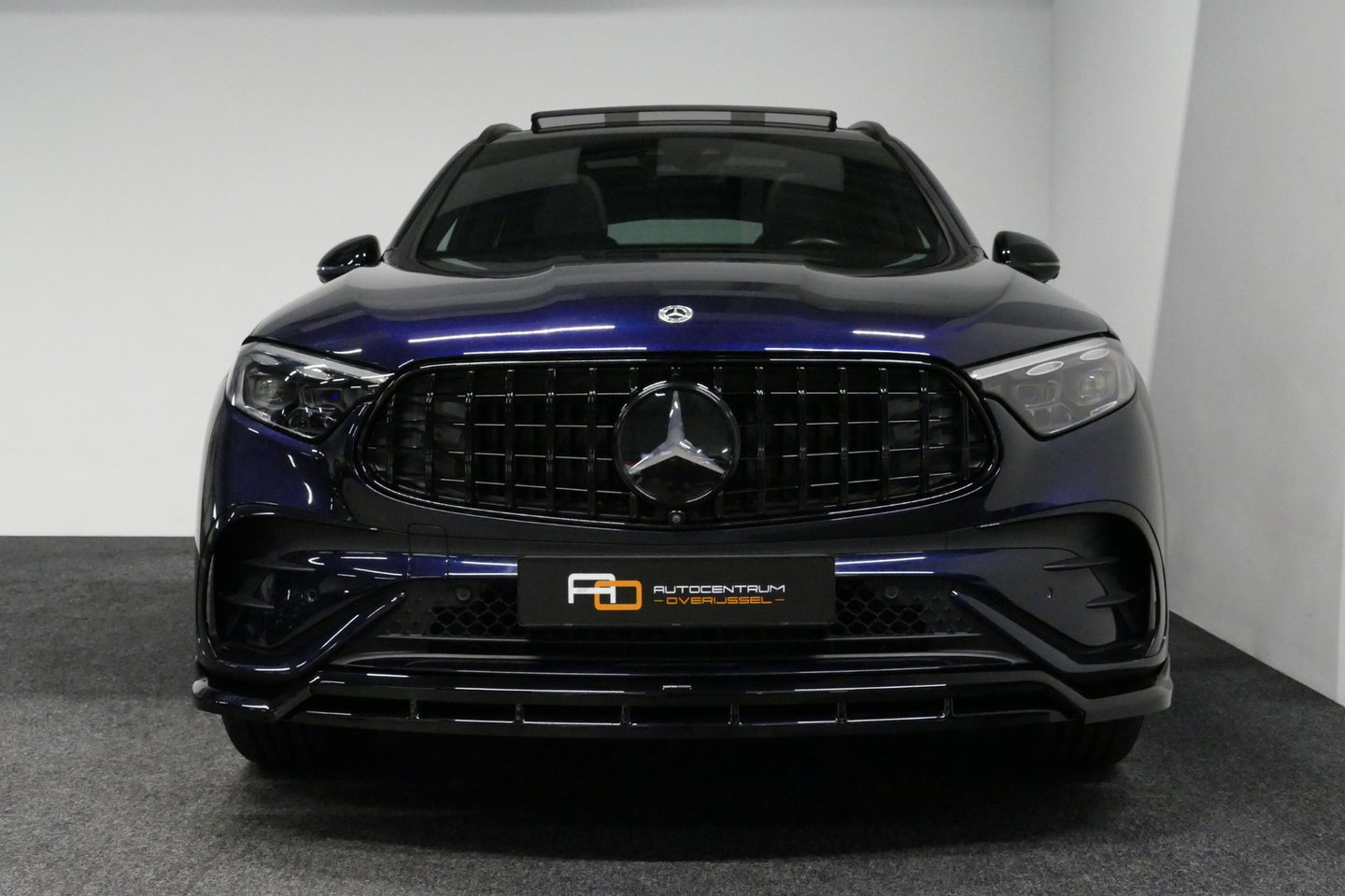 Mercedes-Benz GLC 300e 4MATIC AMG Line / GLC63s AMG diffuser / Panamericana Grille / Achterasbesturing / Panoramadak / Luchtvering / Elektr. verstelbare stoelen (memory) / Burmester 3D Surround Sound / Digital Light (laser) / HUD / Rondomzichtcamera / Apple Carplay - Andro