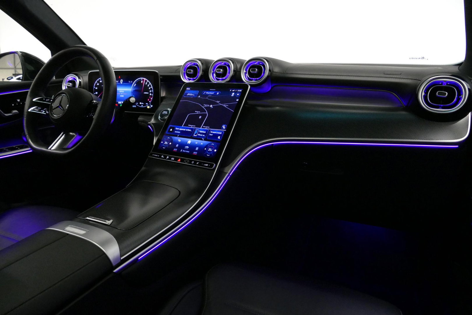 Mercedes-Benz GLC 300e 4MATIC AMG Line / GLC63s AMG diffuser / Panamericana Grille / Achterasbesturing / Panoramadak / Luchtvering / Elektr. verstelbare stoelen (memory) / Burmester 3D Surround Sound / Digital Light (laser) / HUD / Rondomzichtcamera / Apple Carplay - Andro