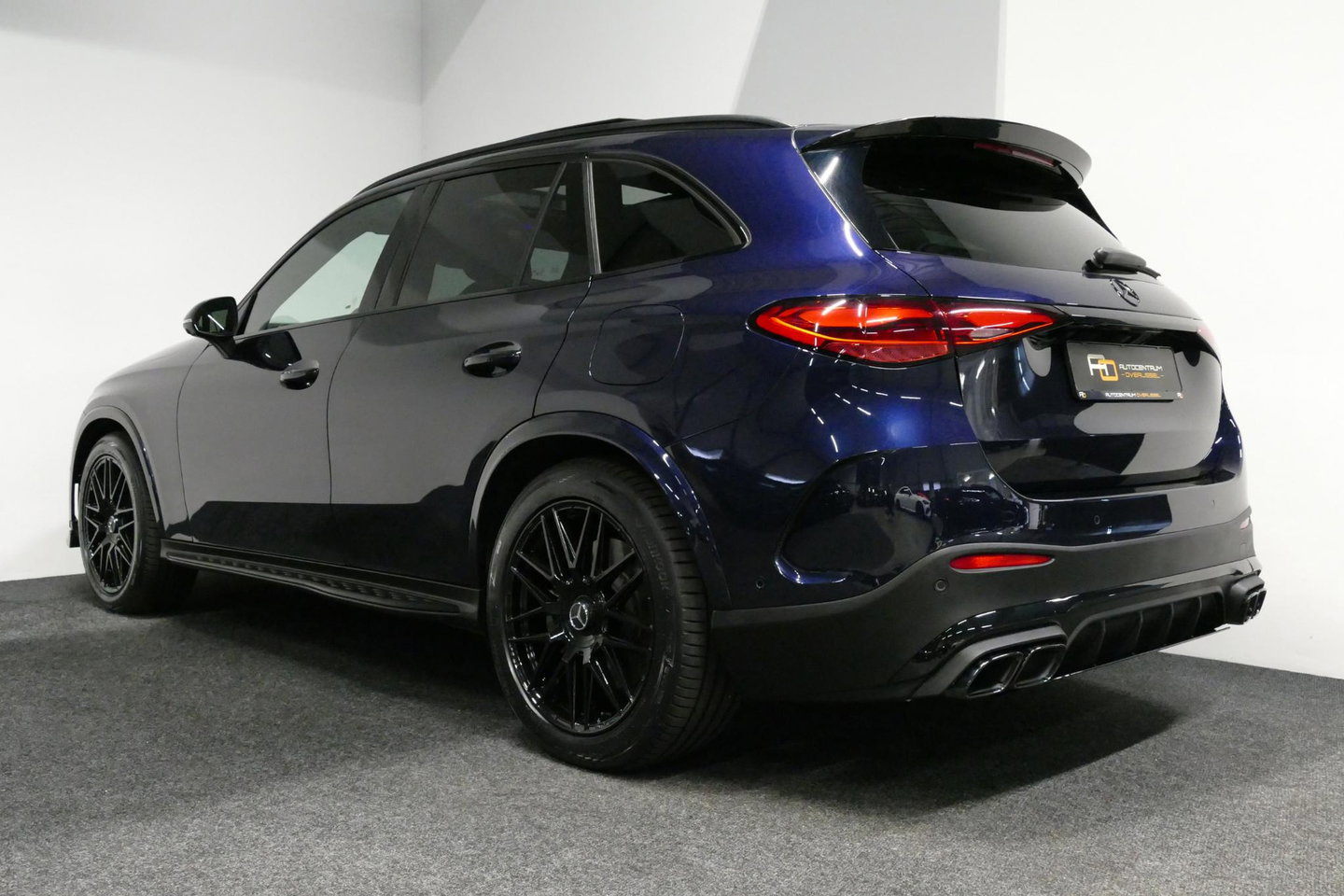 Mercedes-Benz GLC 300e 4MATIC AMG Line / GLC63s AMG diffuser / Panamericana Grille / Achterasbesturing / Panoramadak / Luchtvering / Elektr. verstelbare stoelen (memory) / Burmester 3D Surround Sound / Digital Light (laser) / HUD / Rondomzichtcamera / Apple Carplay - Andro