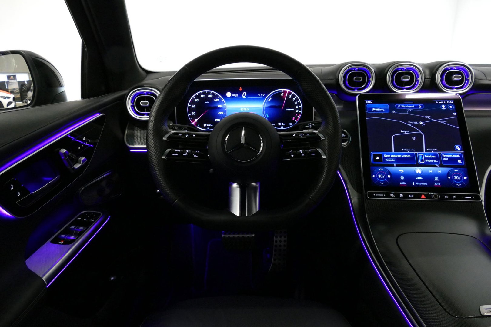 Mercedes-Benz GLC 300e 4MATIC AMG Line / GLC63s AMG diffuser / Panamericana Grille / Achterasbesturing / Panoramadak / Luchtvering / Elektr. verstelbare stoelen (memory) / Burmester 3D Surround Sound / Digital Light (laser) / HUD / Rondomzichtcamera / Apple Carplay - Andro