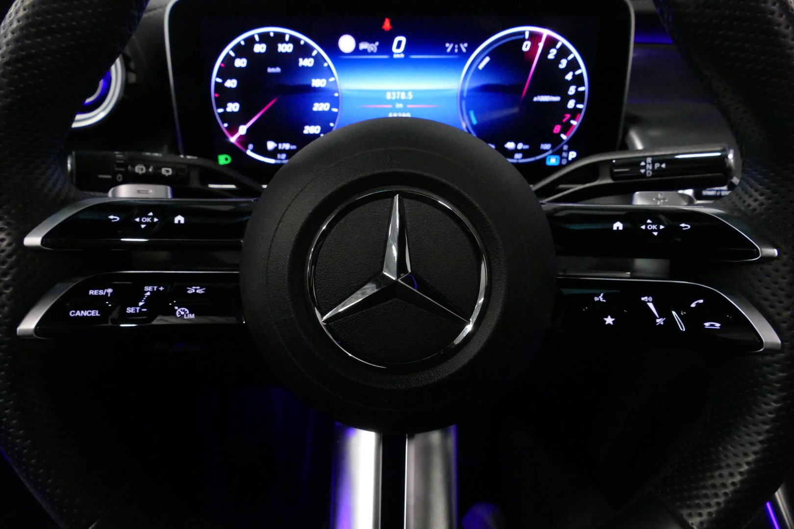 Mercedes-Benz GLC 300e 4MATIC AMG Line / GLC63s AMG diffuser / Panamericana Grille / Achterasbesturing / Panoramadak / Luchtvering / Elektr. verstelbare stoelen (memory) / Burmester 3D Surround Sound / Digital Light (laser) / HUD / Rondomzichtcamera / Apple Carplay - Andro