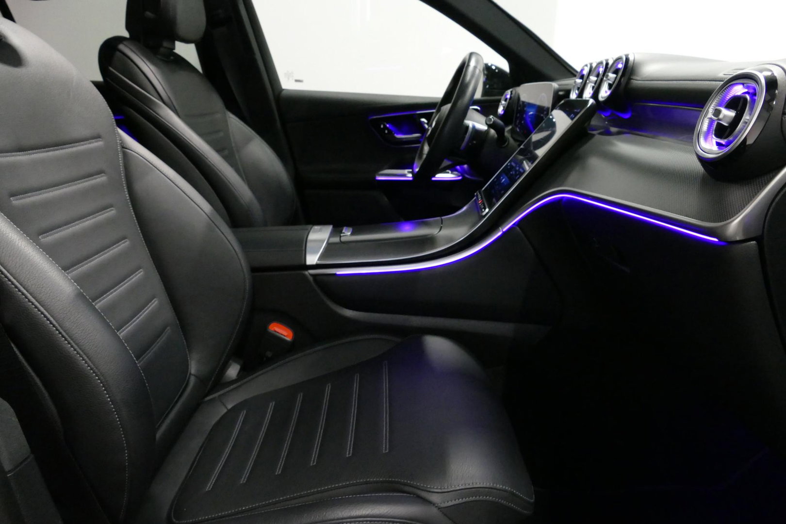Mercedes-Benz GLC 300e 4MATIC AMG Line / GLC63s AMG diffuser / Panamericana Grille / Achterasbesturing / Panoramadak / Luchtvering / Elektr. verstelbare stoelen (memory) / Burmester 3D Surround Sound / Digital Light (laser) / HUD / Rondomzichtcamera / Apple Carplay - Andro
