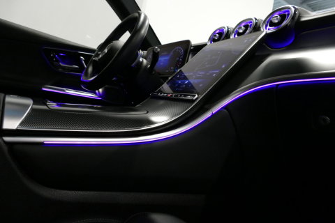 Mercedes-Benz GLC 300e 4MATIC AMG Line / GLC63s AMG diffuser / Panamericana Grille / Achterasbesturing / Panoramadak / Luchtvering / Elektr. verstelbare stoelen (memory) / Burmester 3D Surround Sound / Digital Light (laser) / HUD / Rondomzichtcamera / Apple Carplay - Andro
