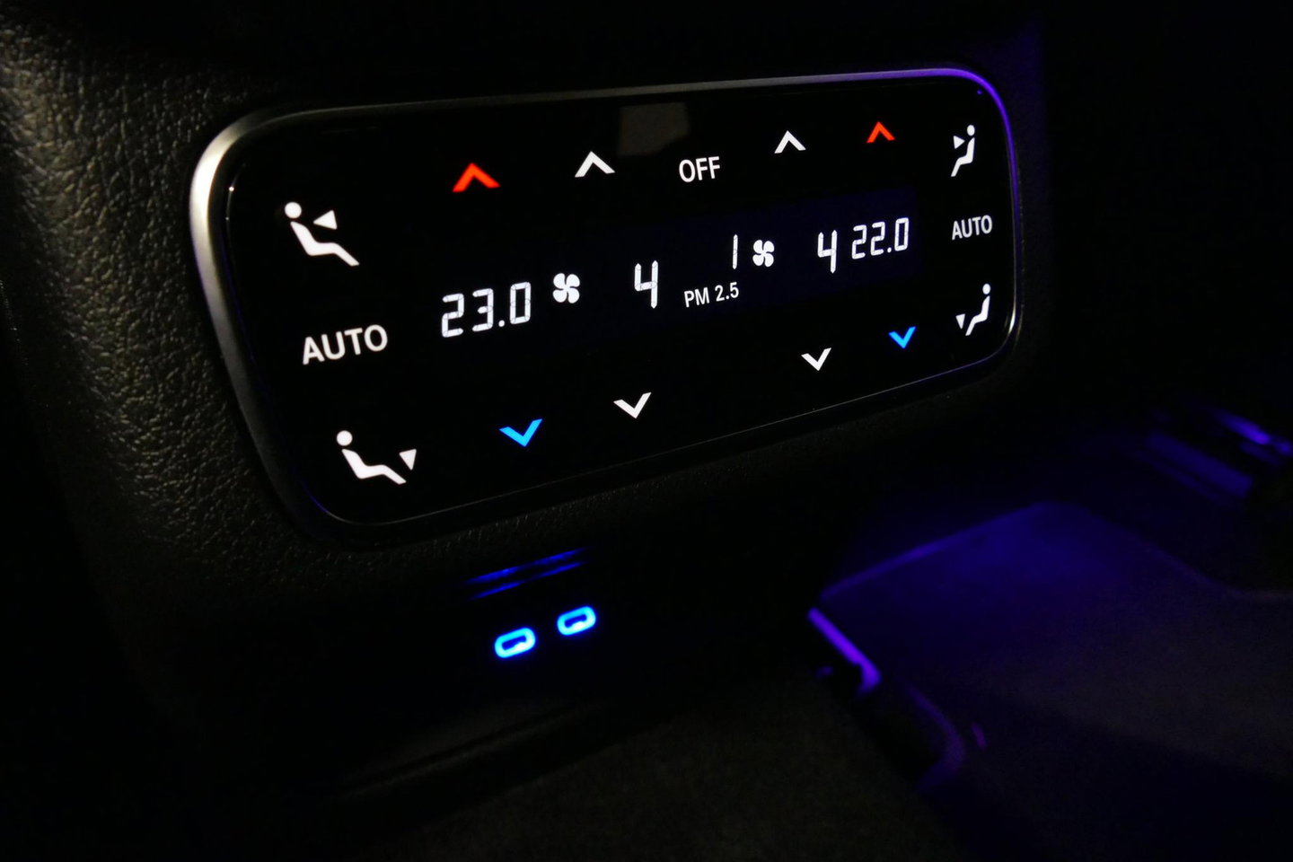 Mercedes-Benz GLC 300e 4MATIC AMG Line / GLC63s AMG diffuser / Panamericana Grille / Achterasbesturing / Panoramadak / Luchtvering / Elektr. verstelbare stoelen (memory) / Burmester 3D Surround Sound / Digital Light (laser) / HUD / Rondomzichtcamera / Apple Carplay - Andro