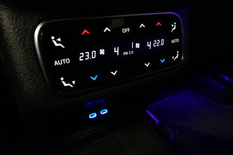 Mercedes-Benz GLC 300e 4MATIC AMG Line / GLC63s AMG diffuser / Panamericana Grille / Achterasbesturing / Panoramadak / Luchtvering / Elektr. verstelbare stoelen (memory) / Burmester 3D Surround Sound / Digital Light (laser) / HUD / Rondomzichtcamera / Apple Carplay - Andro