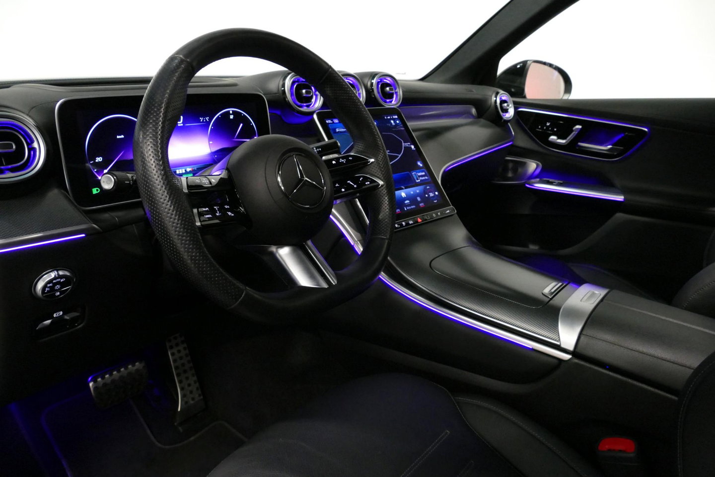 Mercedes-Benz GLC 300e 4MATIC AMG Line / GLC63s AMG diffuser / Panamericana Grille / Achterasbesturing / Panoramadak / Luchtvering / Elektr. verstelbare stoelen (memory) / Burmester 3D Surround Sound / Digital Light (laser) / HUD / Rondomzichtcamera / Apple Carplay - Andro