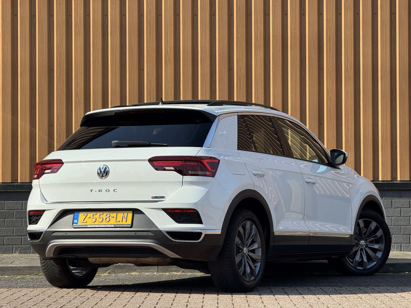 Volkswagen T-Roc 2.0 TSI 4Motion Sport | 191 PK! | Panoramadak | Adaptive Cruise Control | Rijmodus Regeling | Lane Assist | Dodehoeksensor | Navigatie | Stoelverwarming | LED |