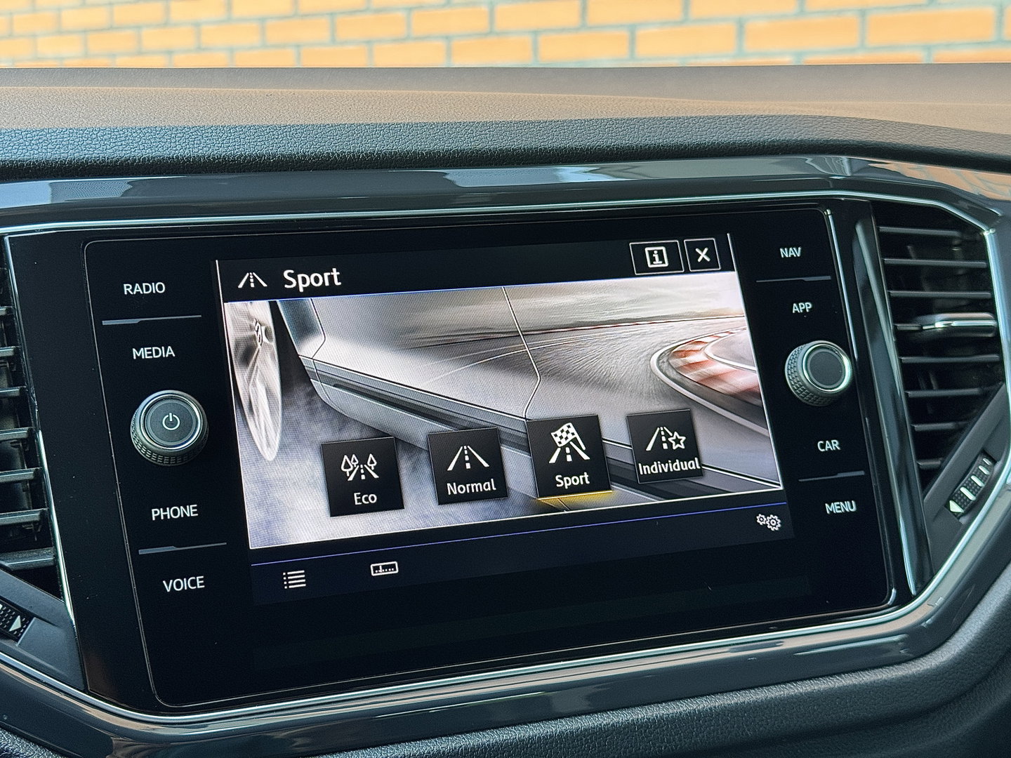 Volkswagen T-Roc 2.0 TSI 4Motion Sport | 191 PK! | Panoramadak | Adaptive Cruise Control | Rijmodus Regeling | Lane Assist | Dodehoeksensor | Navigatie | Stoelverwarming | LED |