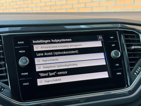 Volkswagen T-Roc 2.0 TSI 4Motion Sport | 191 PK! | Panoramadak | Adaptive Cruise Control | Rijmodus Regeling | Lane Assist | Dodehoeksensor | Navigatie | Stoelverwarming | LED |