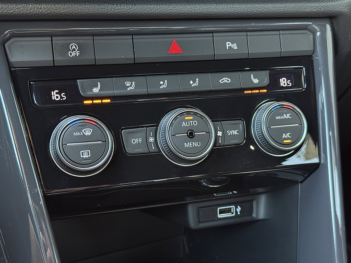 Volkswagen T-Roc 2.0 TSI 4Motion Sport | 191 PK! | Panoramadak | Adaptive Cruise Control | Rijmodus Regeling | Lane Assist | Dodehoeksensor | Navigatie | Stoelverwarming | LED |