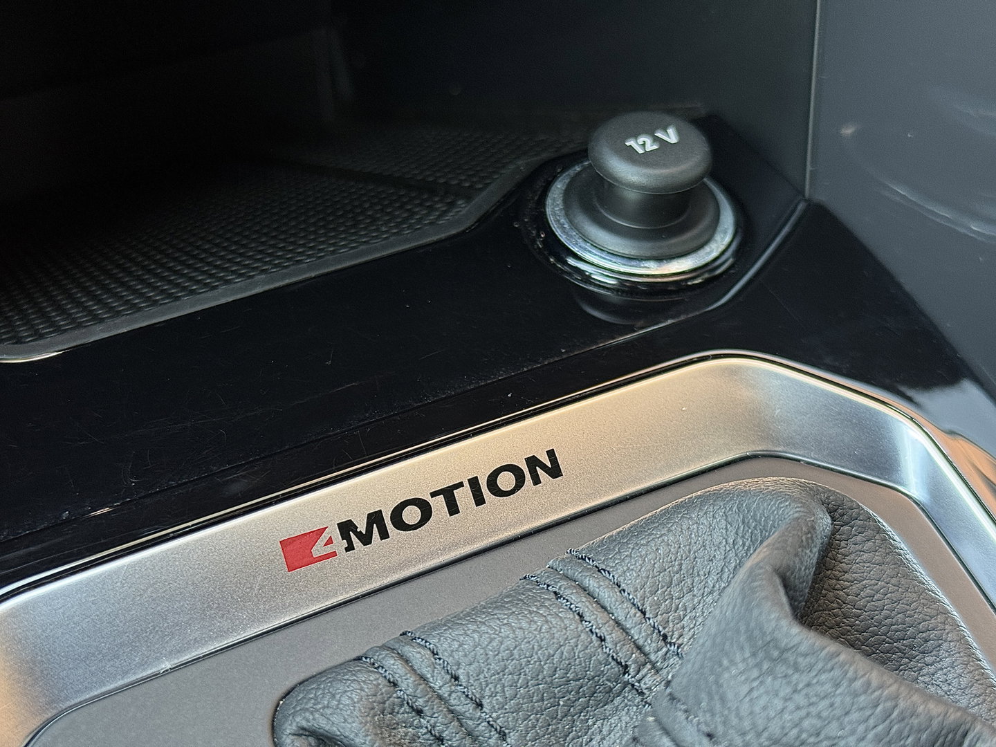 Volkswagen T-Roc 2.0 TSI 4Motion Sport | 191 PK! | Panoramadak | Adaptive Cruise Control | Rijmodus Regeling | Lane Assist | Dodehoeksensor | Navigatie | Stoelverwarming | LED |