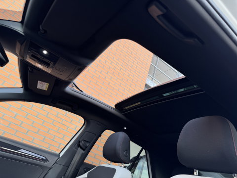 Volkswagen T-Roc 2.0 TSI 4Motion Sport | 191 PK! | Panoramadak | Adaptive Cruise Control | Rijmodus Regeling | Lane Assist | Dodehoeksensor | Navigatie | Stoelverwarming | LED |