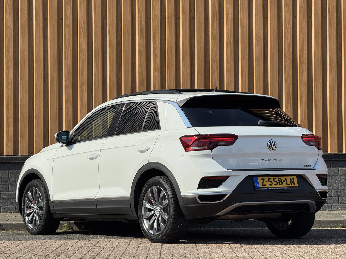 Volkswagen T-Roc 2.0 TSI 4Motion Sport | 191 PK! | Panoramadak | Adaptive Cruise Control | Rijmodus Regeling | Lane Assist | Dodehoeksensor | Navigatie | Stoelverwarming | LED |