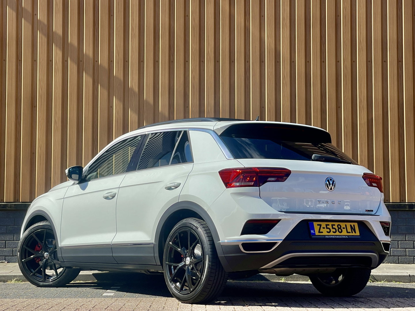 Volkswagen T-Roc 2.0 TSI 4Motion Sport | 191 PK! | Panoramadak | Adaptive Cruise Control | Rijmodus Regeling | Lane Assist | Dodehoeksensor | Navigatie | Stoelverwarming | LED |