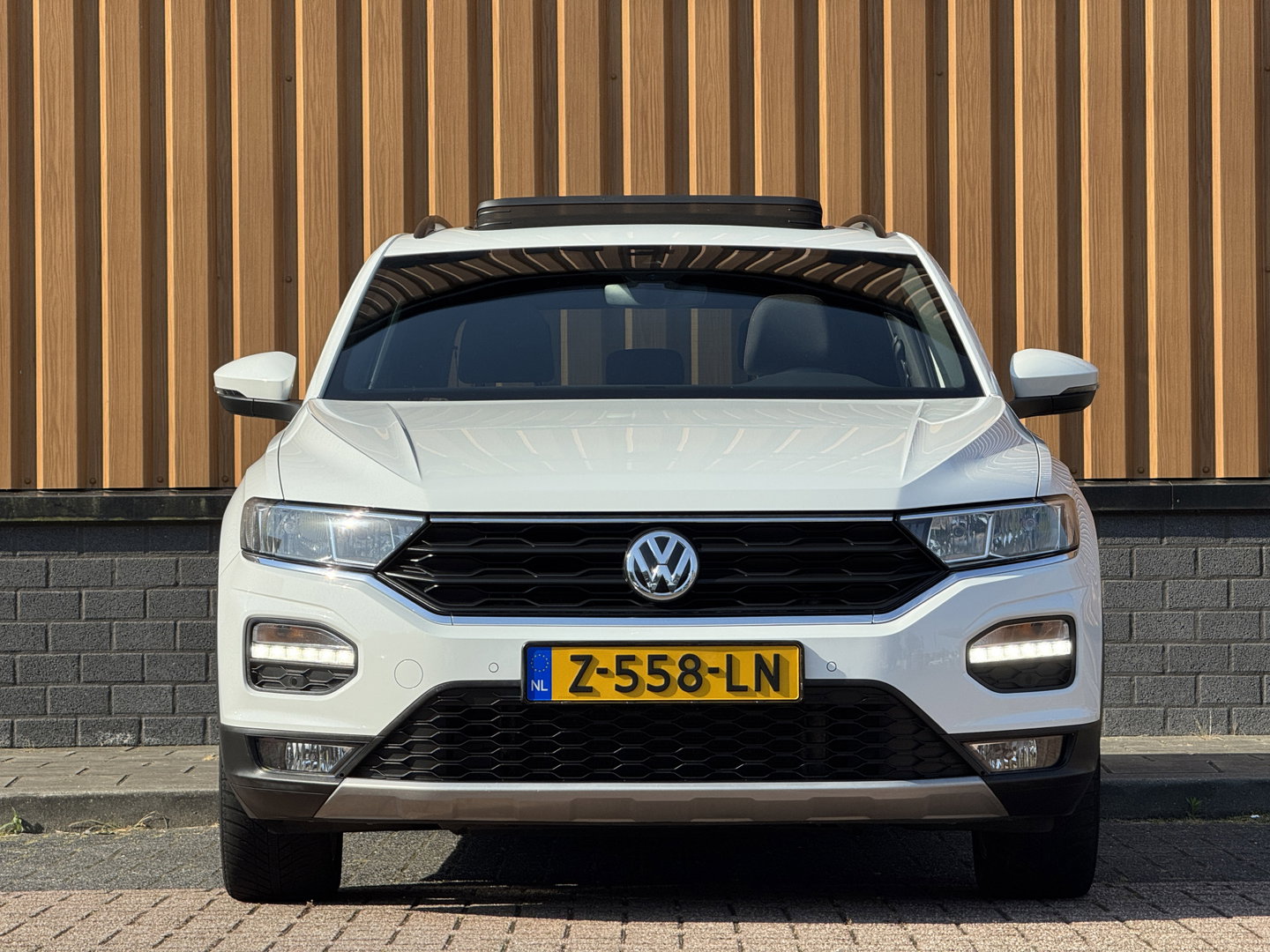Volkswagen T-Roc 2.0 TSI 4Motion Sport | 191 PK! | Panoramadak | Adaptive Cruise Control | Rijmodus Regeling | Lane Assist | Dodehoeksensor | Navigatie | Stoelverwarming | LED |